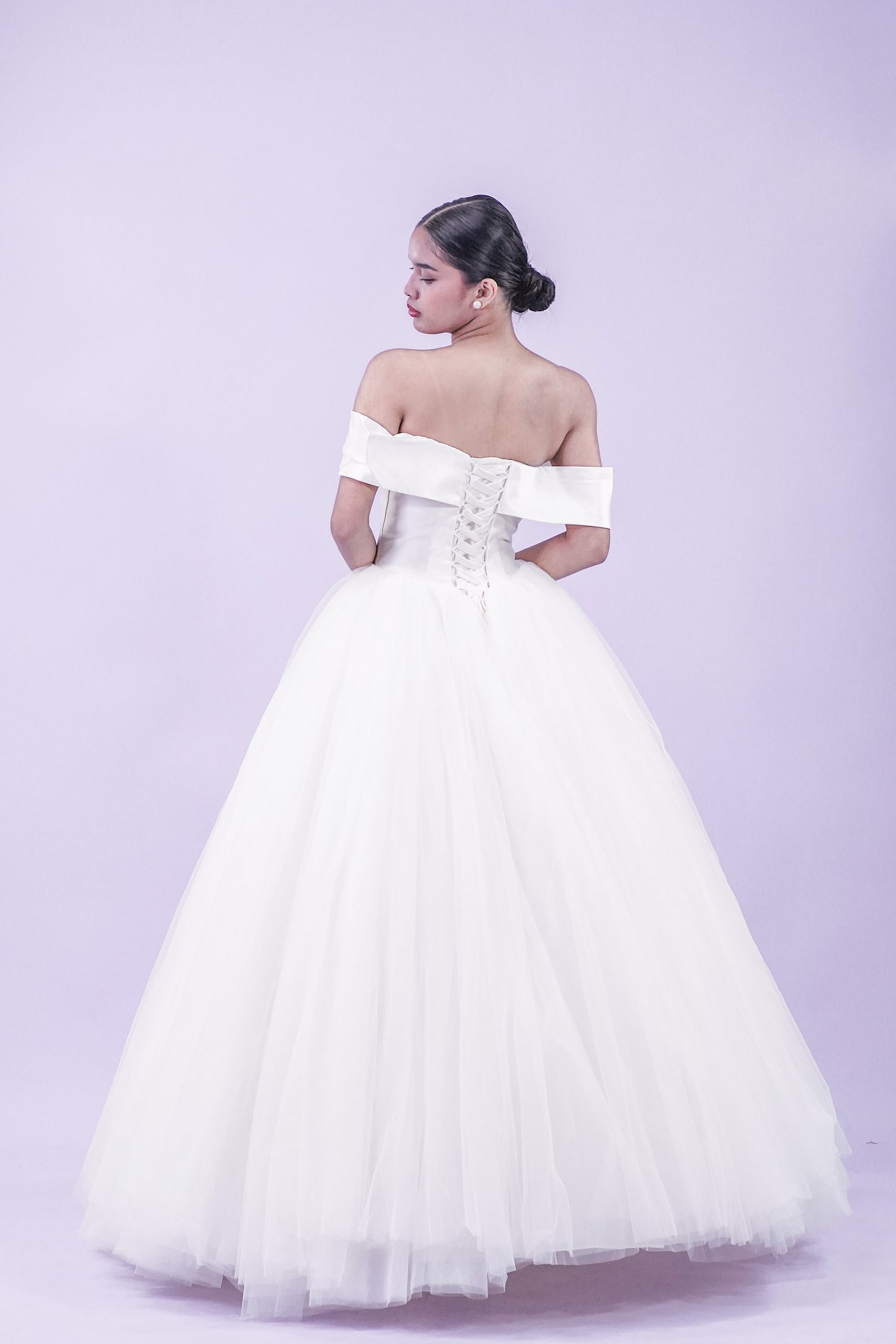 Off-Shoulder Elegant Plain Tule Wedding Bridal Gown