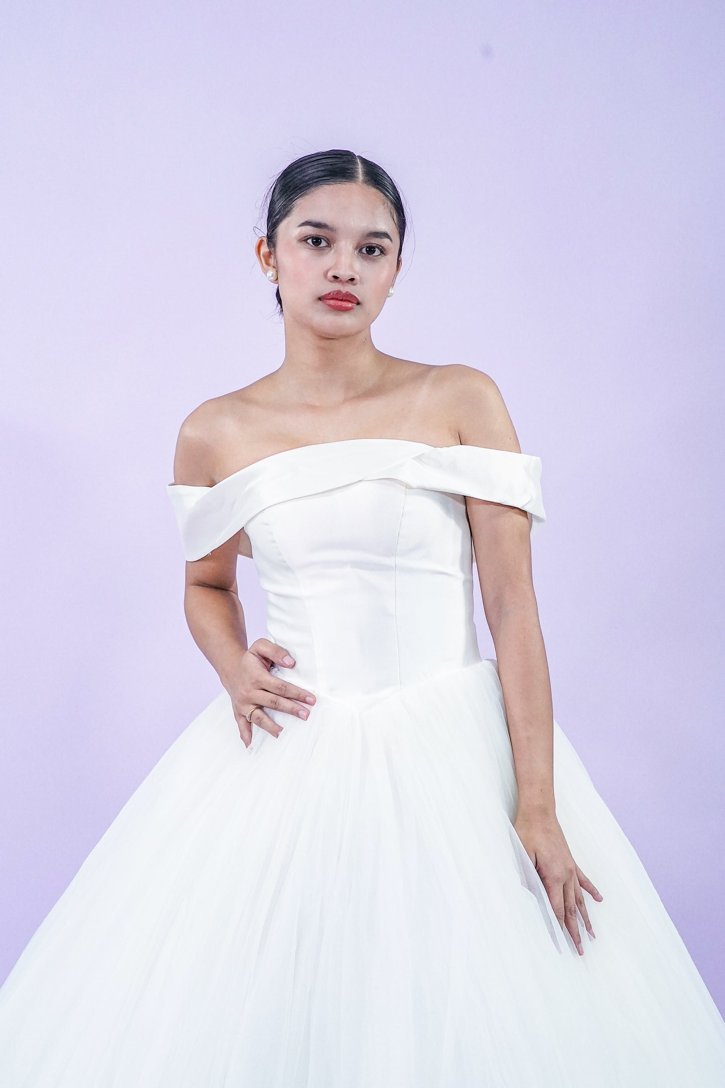 Off-Shoulder Elegant Plain Tule Wedding Bridal Gown