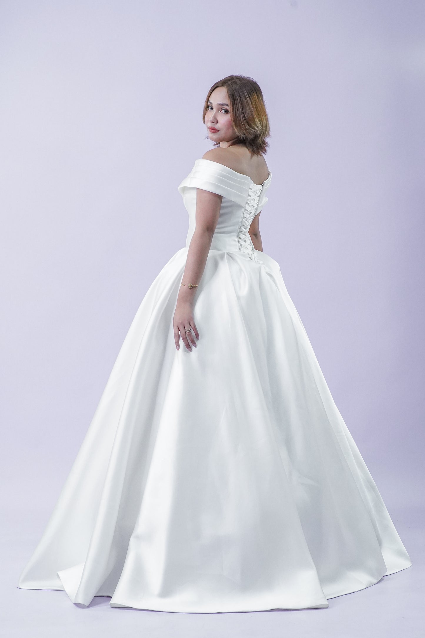 Simple Elegant Off-Shoulder Wedding Bridal Gown