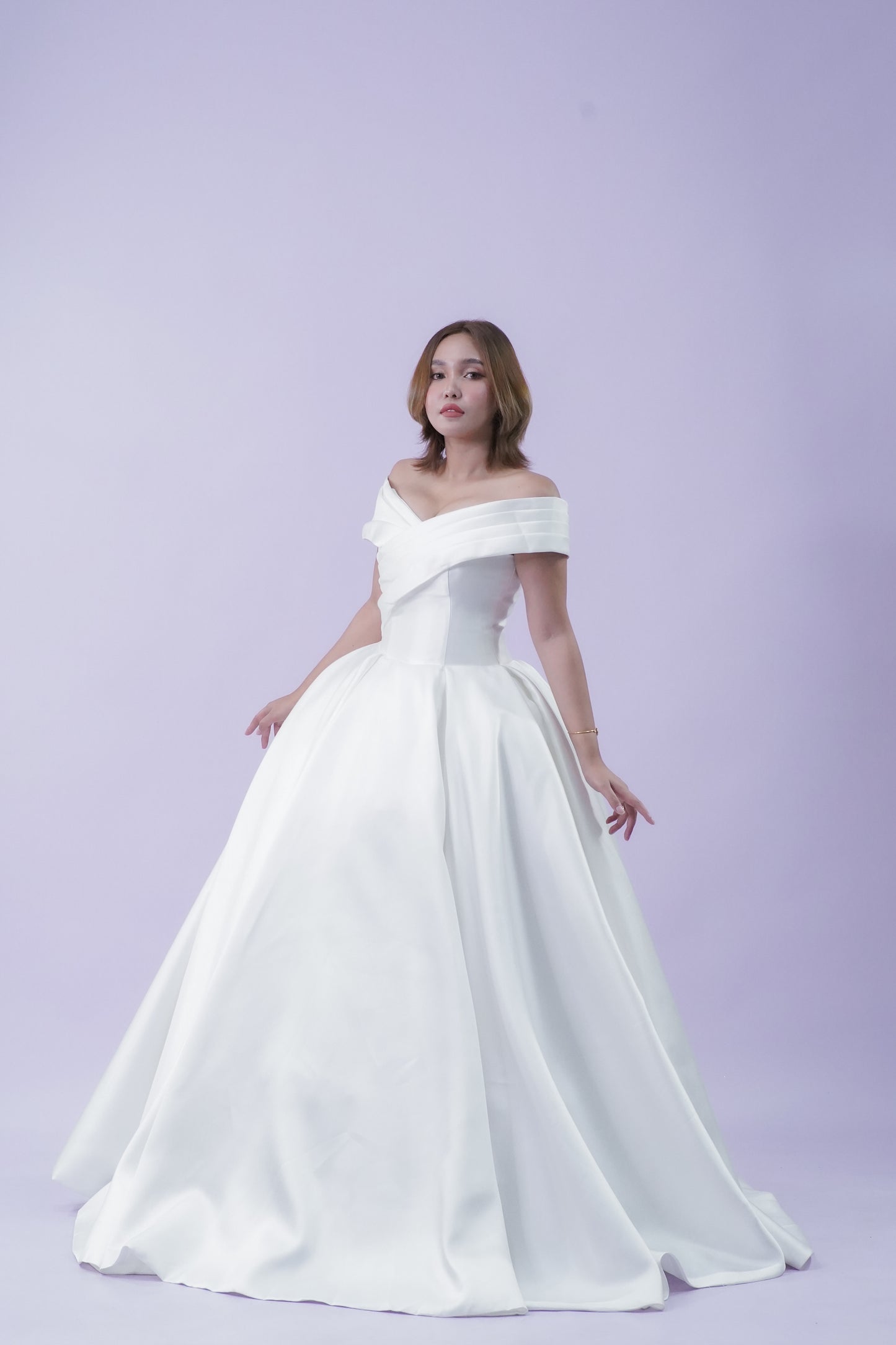 Simple Elegant Off-Shoulder Wedding Bridal Gown