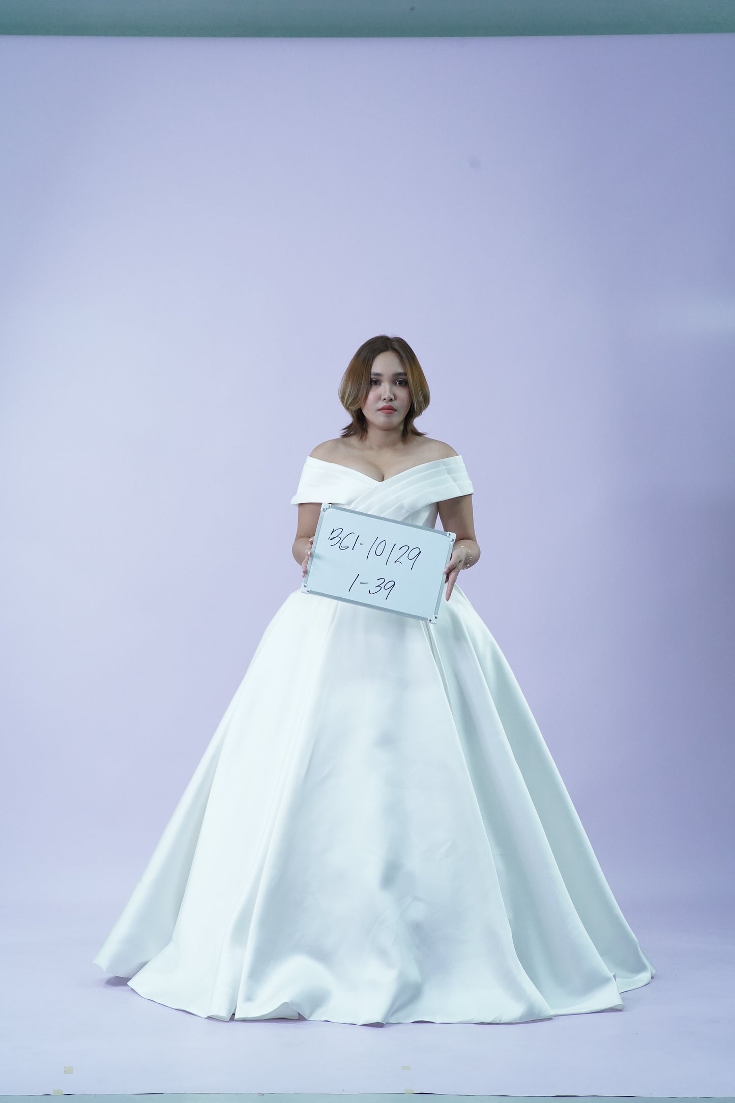 Simple Elegant Off-Shoulder Wedding Bridal Gown