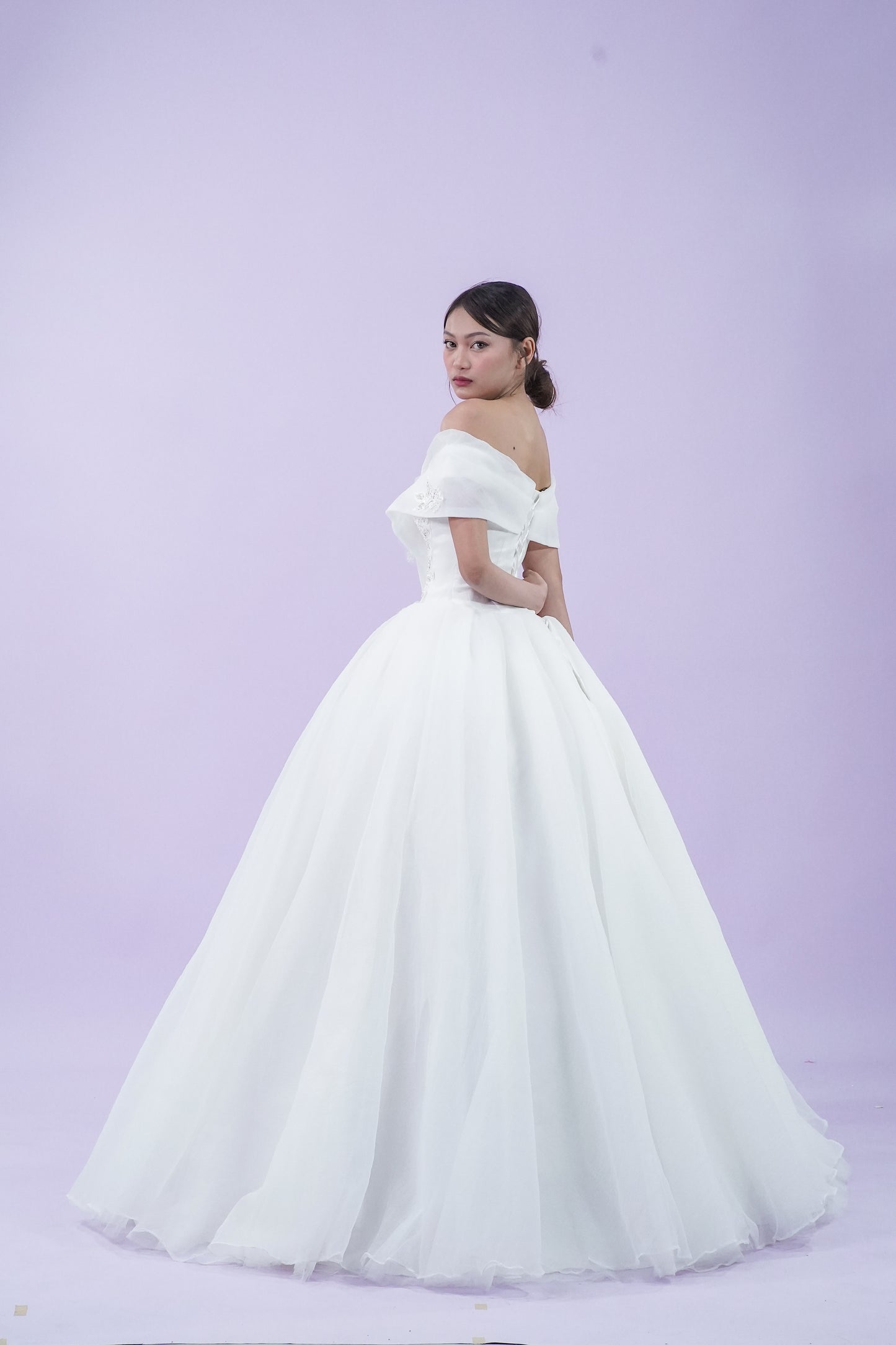 Off-Shoulder Simple Elegant Tule Wedding Bridal Gown